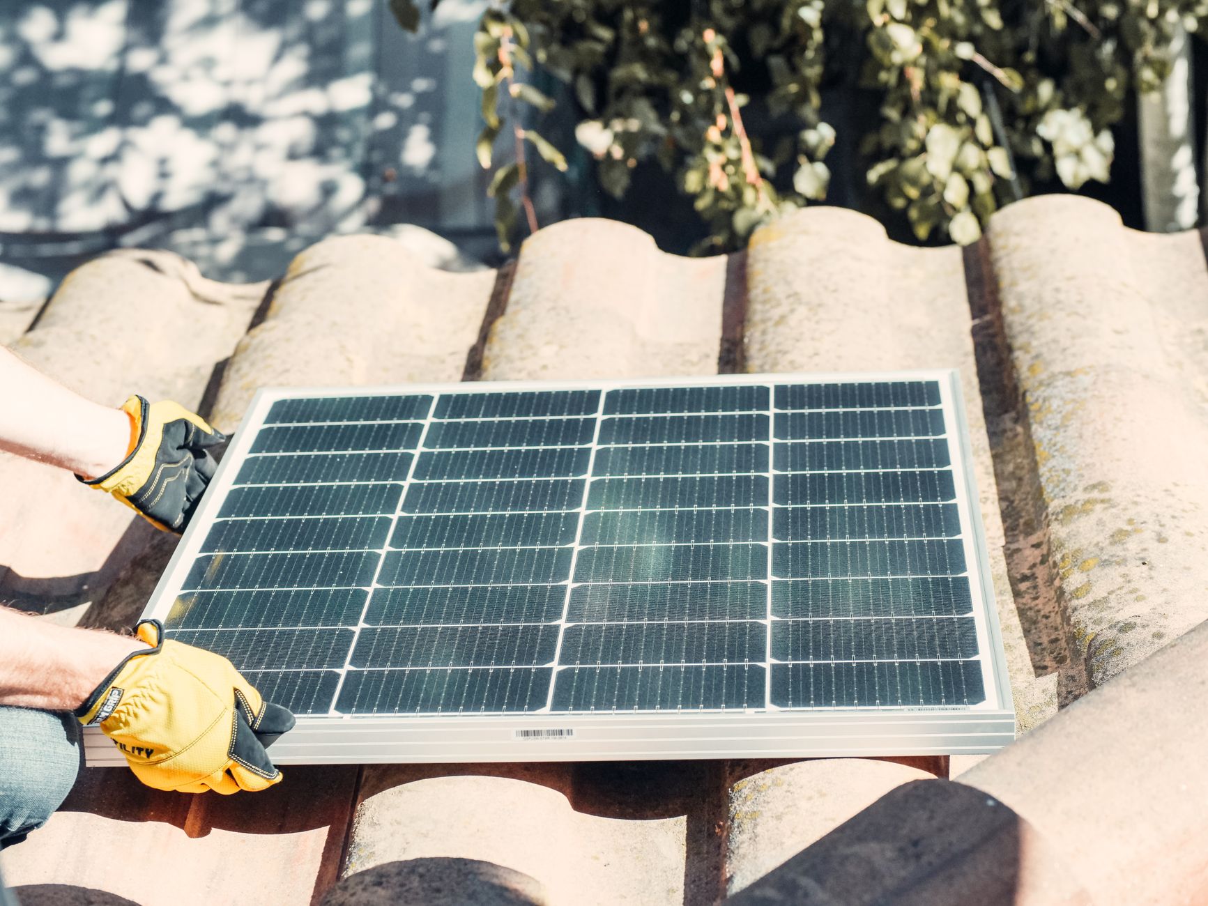Installateur panneaux solaires équipe à Ivry-sur-Seine
